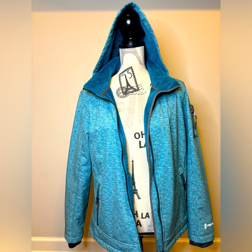 Free Country Jacket. Size Large. Heather teal color with white specks.